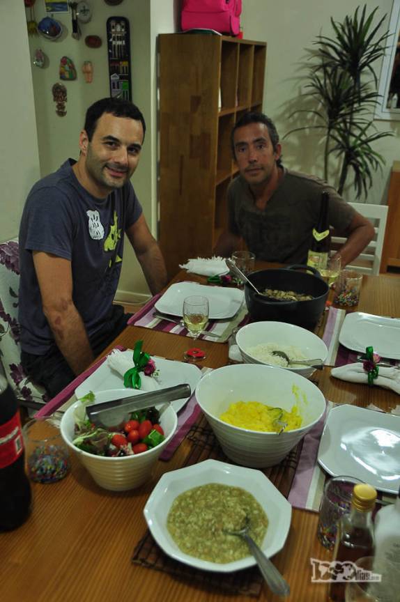 Convidados para jantar pelo Francisco e a Ângela, no mesmo prédio onde estamos hospedados em Florianópolis (casa do tio Walter), Santa Catarina